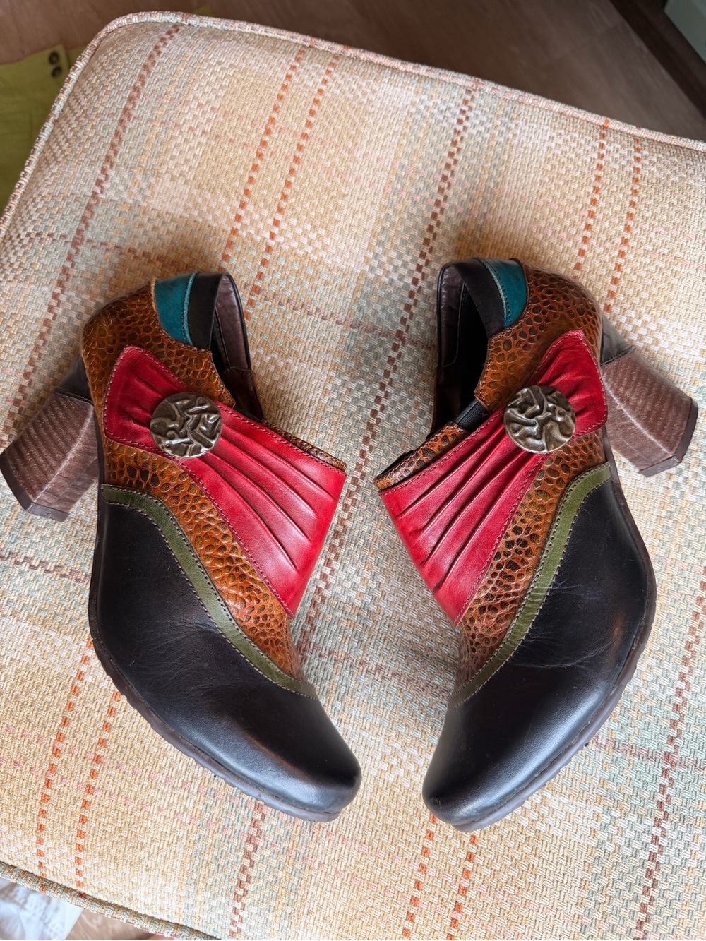 Vintage Women's L’Artiste Spring Step Leather ankle boots with a boho vibe
